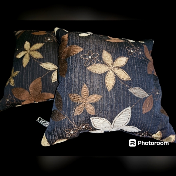 Borgata 18-inch decorative pillows (2). Chocolate brown. - Picture 2 of 8